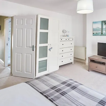 Host & - Elysium House Holiday home