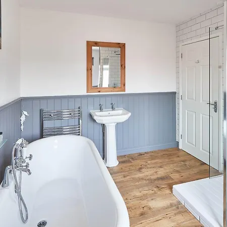 Host & - Elysium House * Whitby
