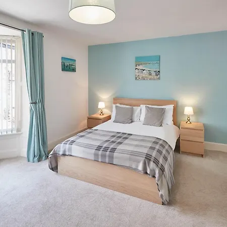 Host & - Elysium House Holiday home