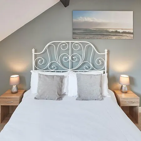 Host & - Elysium House Holiday home *